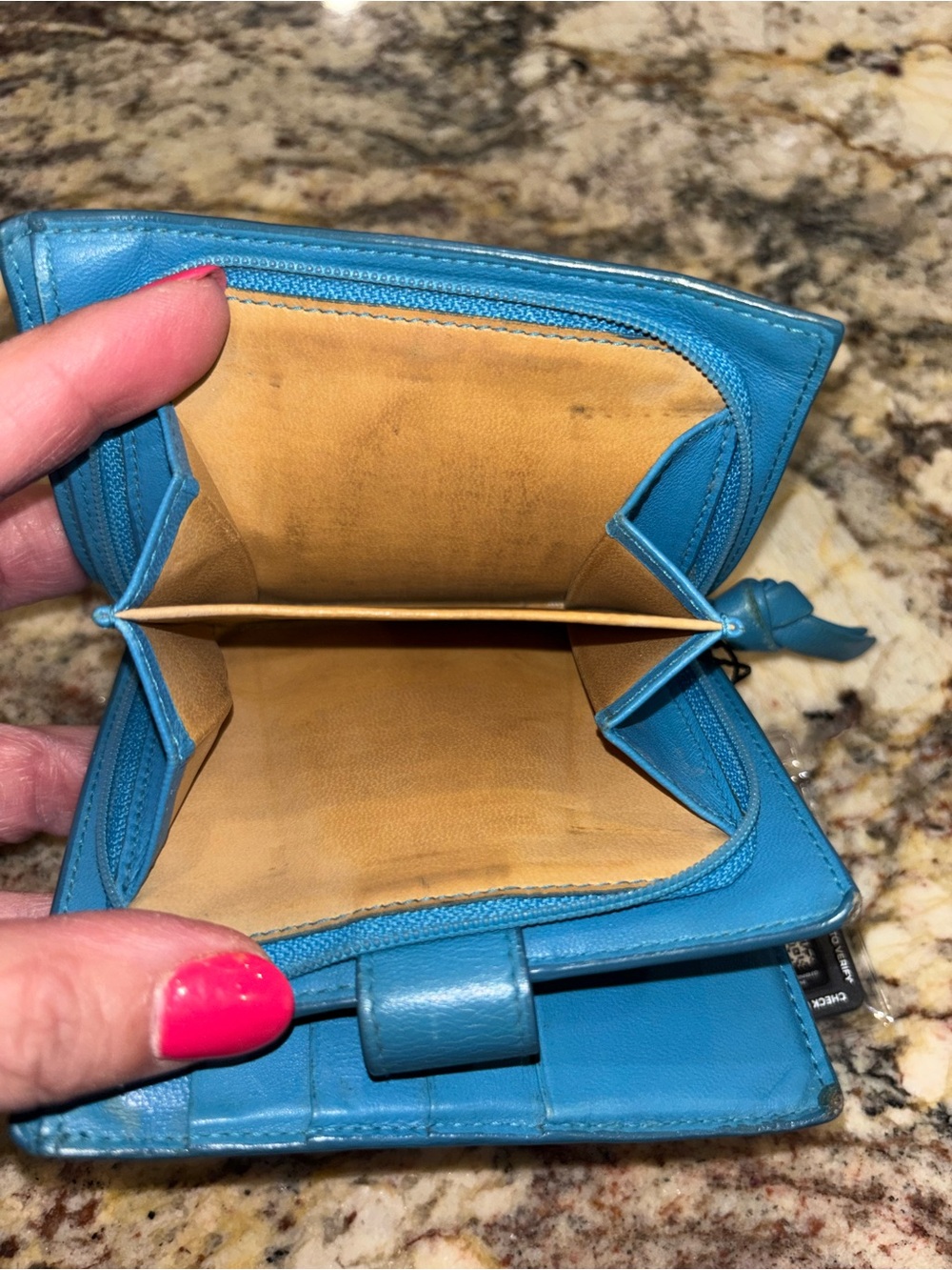 Bottega Veneta Wallet 💯 authentic - Picture 6 of 13